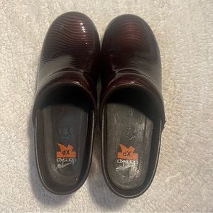Dansko XP Striped Brown Slip-resistant Clog. Sz 37